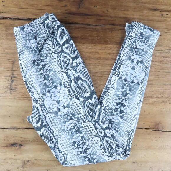 FASHION NOVA BLACK & WHITE SNAKESKIN PRINT FASHION LEGGINGS SIZE SMALL - Picture 1 of 7